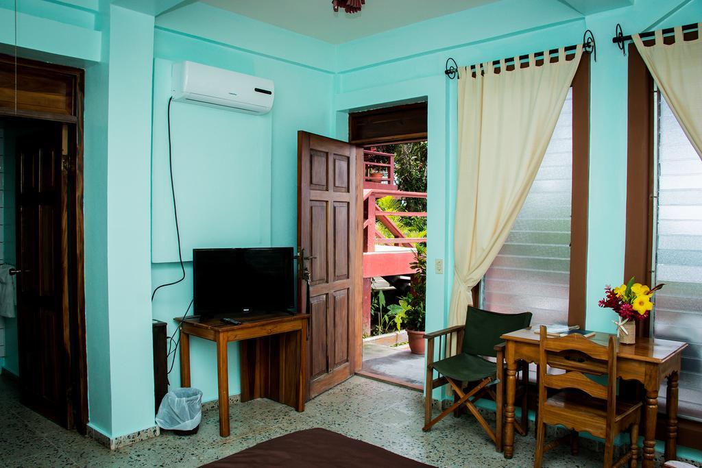 Hotel Maya Vista Tela Bagian luar foto