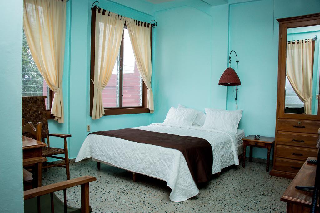 Hotel Maya Vista Tela Bagian luar foto