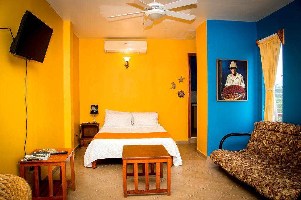 Hotel Maya Vista Tela Bagian luar foto