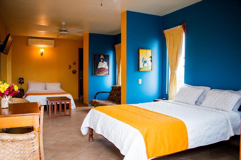 Hotel Maya Vista Tela Bagian luar foto